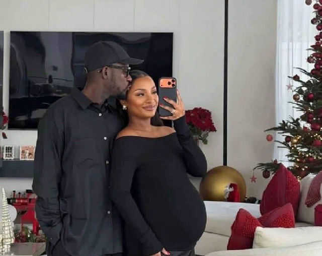 Mr Eazi & Temi Otedola Baby Bump Selfie